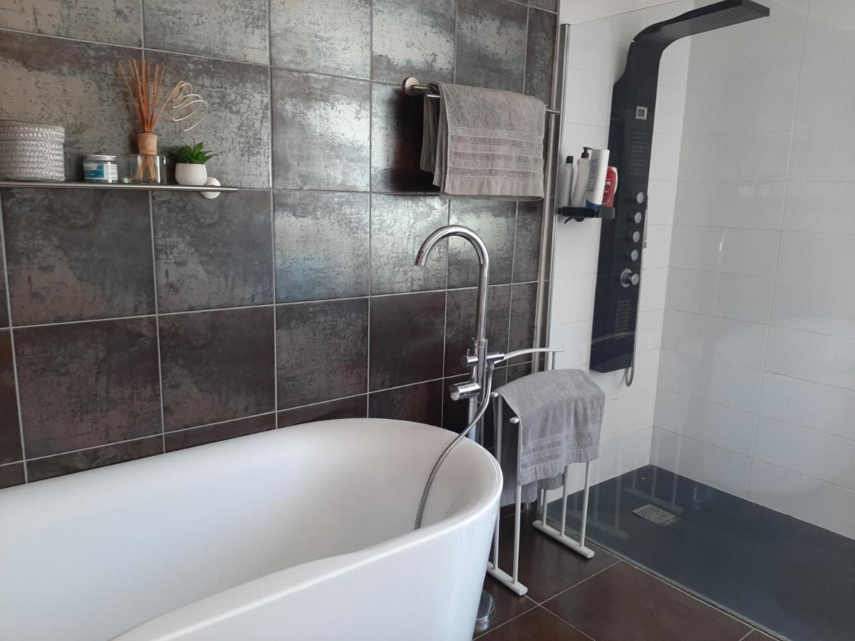 Chambre Double Dans Maison Chaleureuse Et Familiale Carcassonne Bagian luar foto